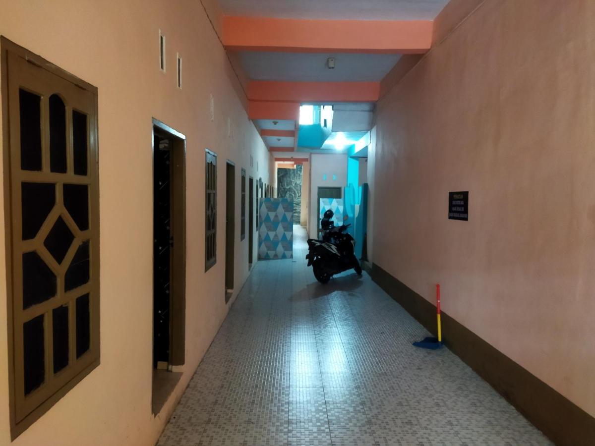 Oyo 92231 Penginapan Tanjung Alang Syariah Makassar Kültér fotó
