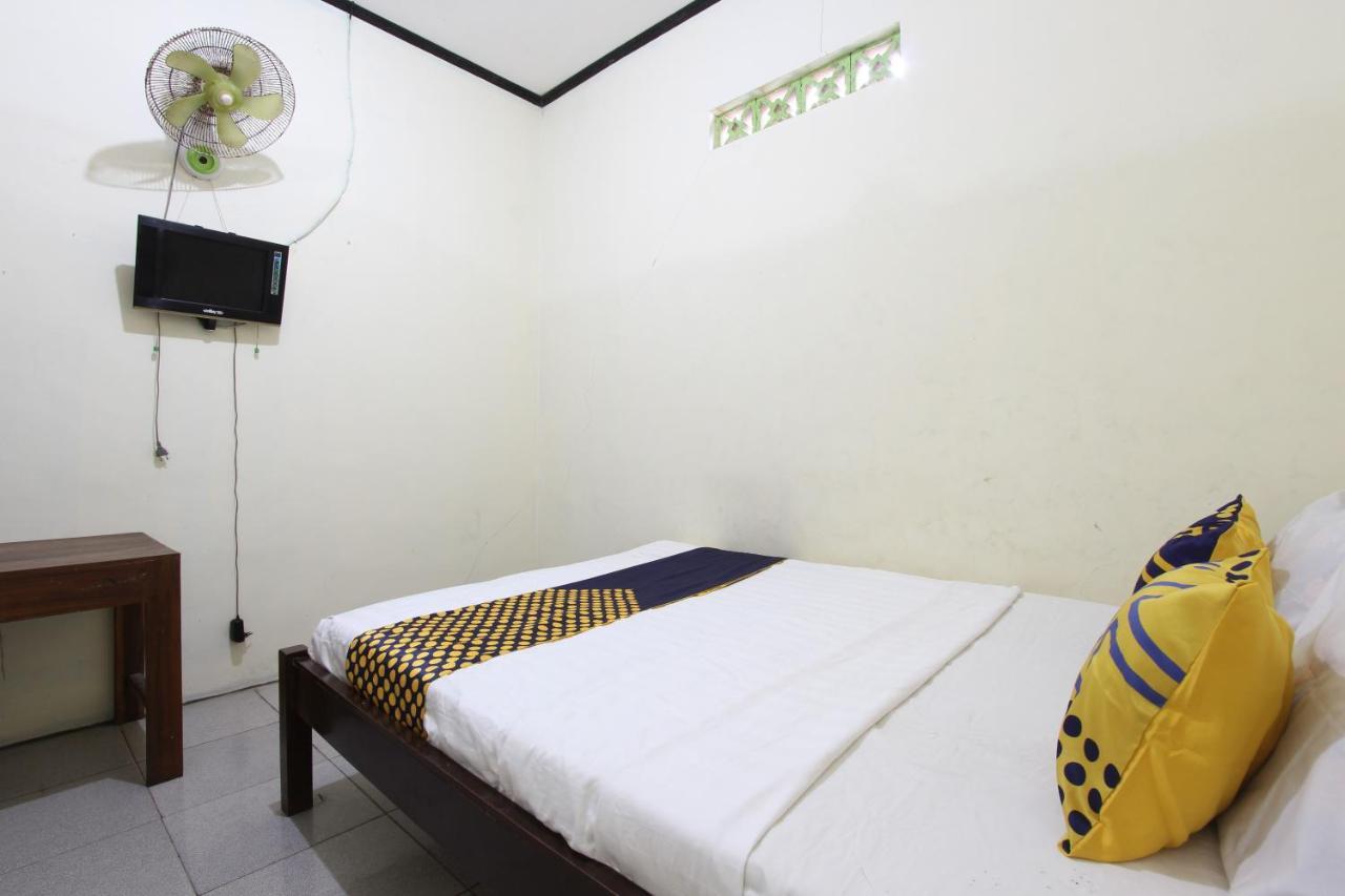 Oyo 92231 Penginapan Tanjung Alang Syariah Makassar Kültér fotó