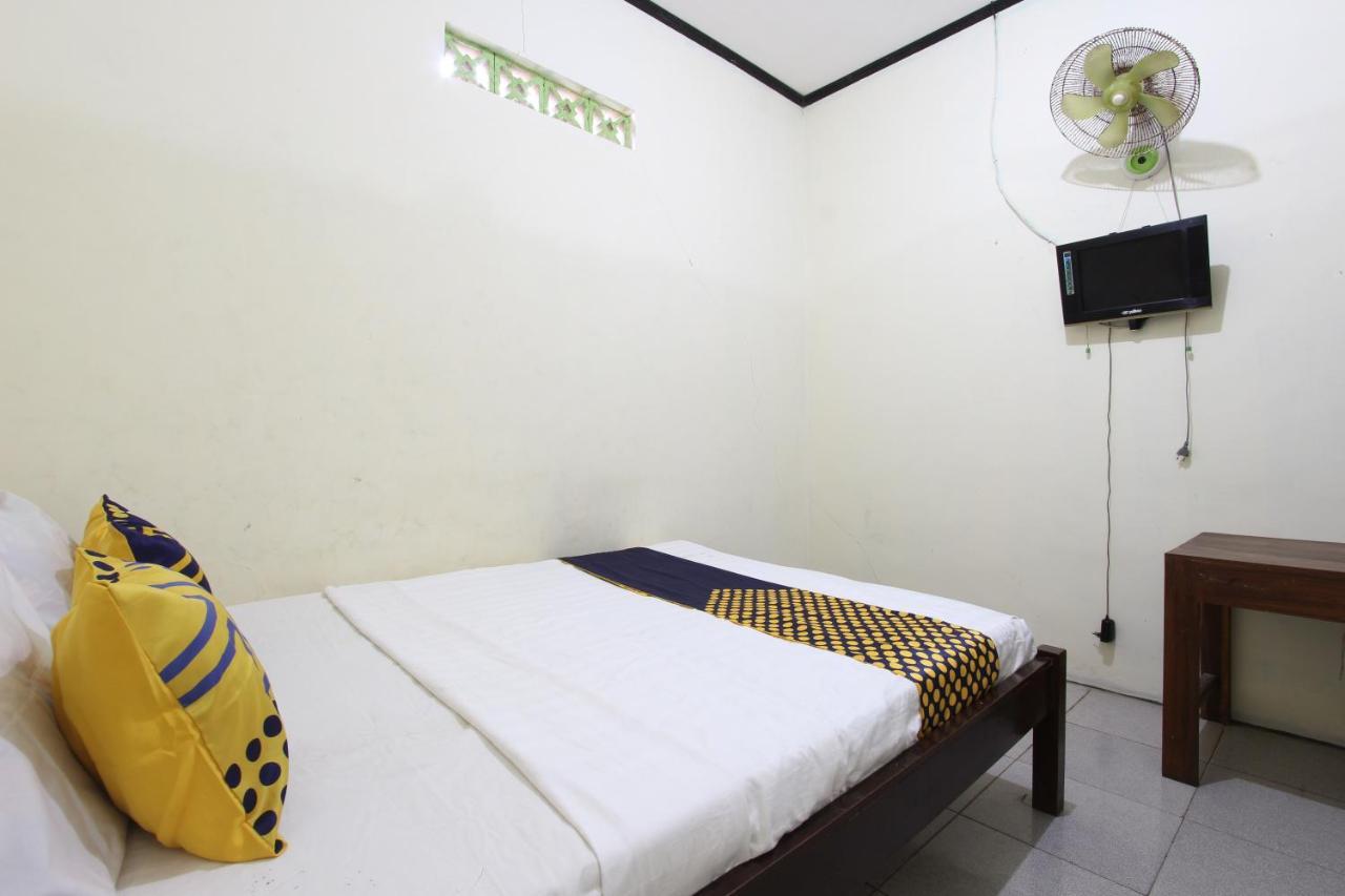 Oyo 92231 Penginapan Tanjung Alang Syariah Makassar Kültér fotó