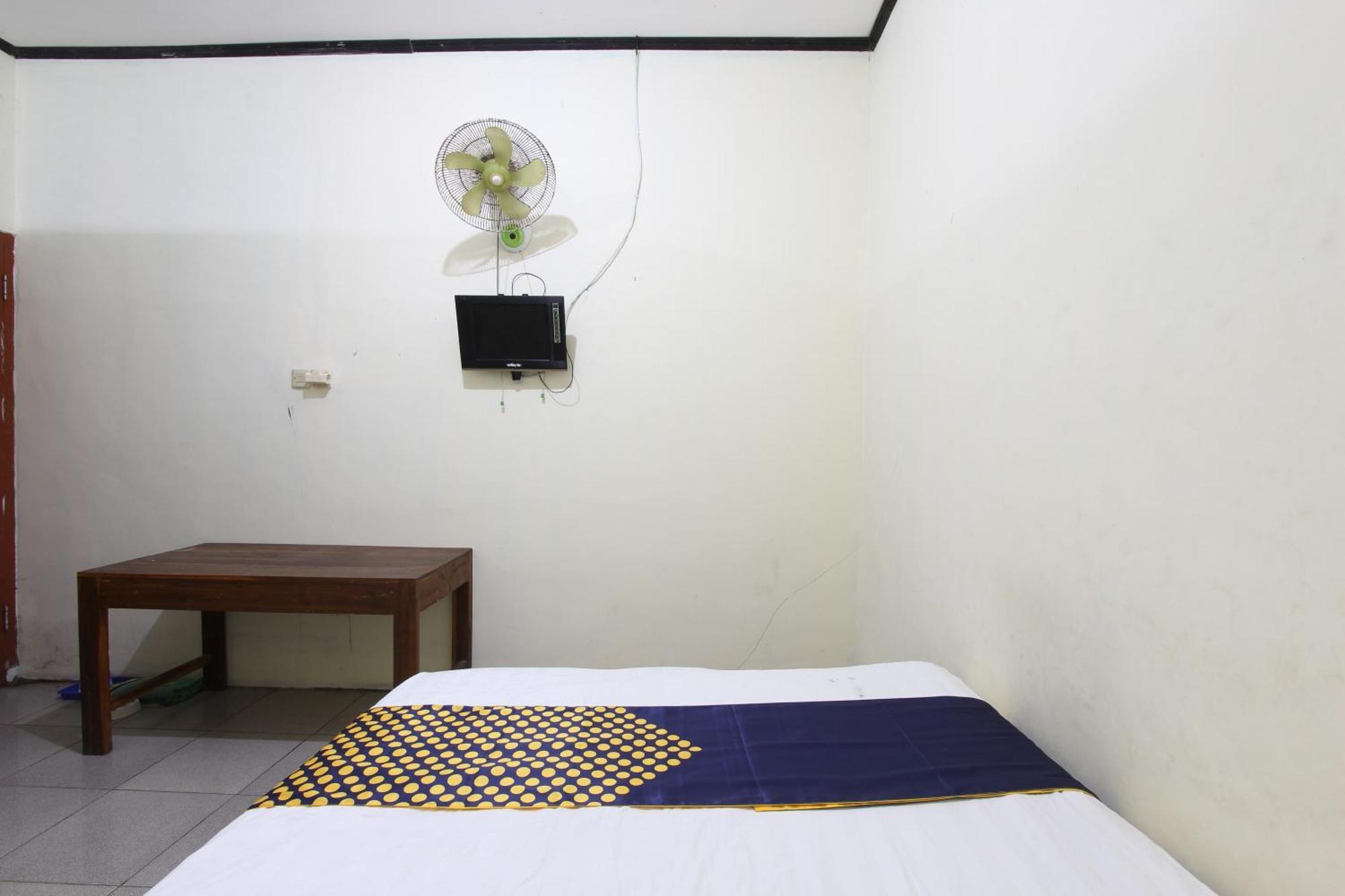 Oyo 92231 Penginapan Tanjung Alang Syariah Makassar Kültér fotó