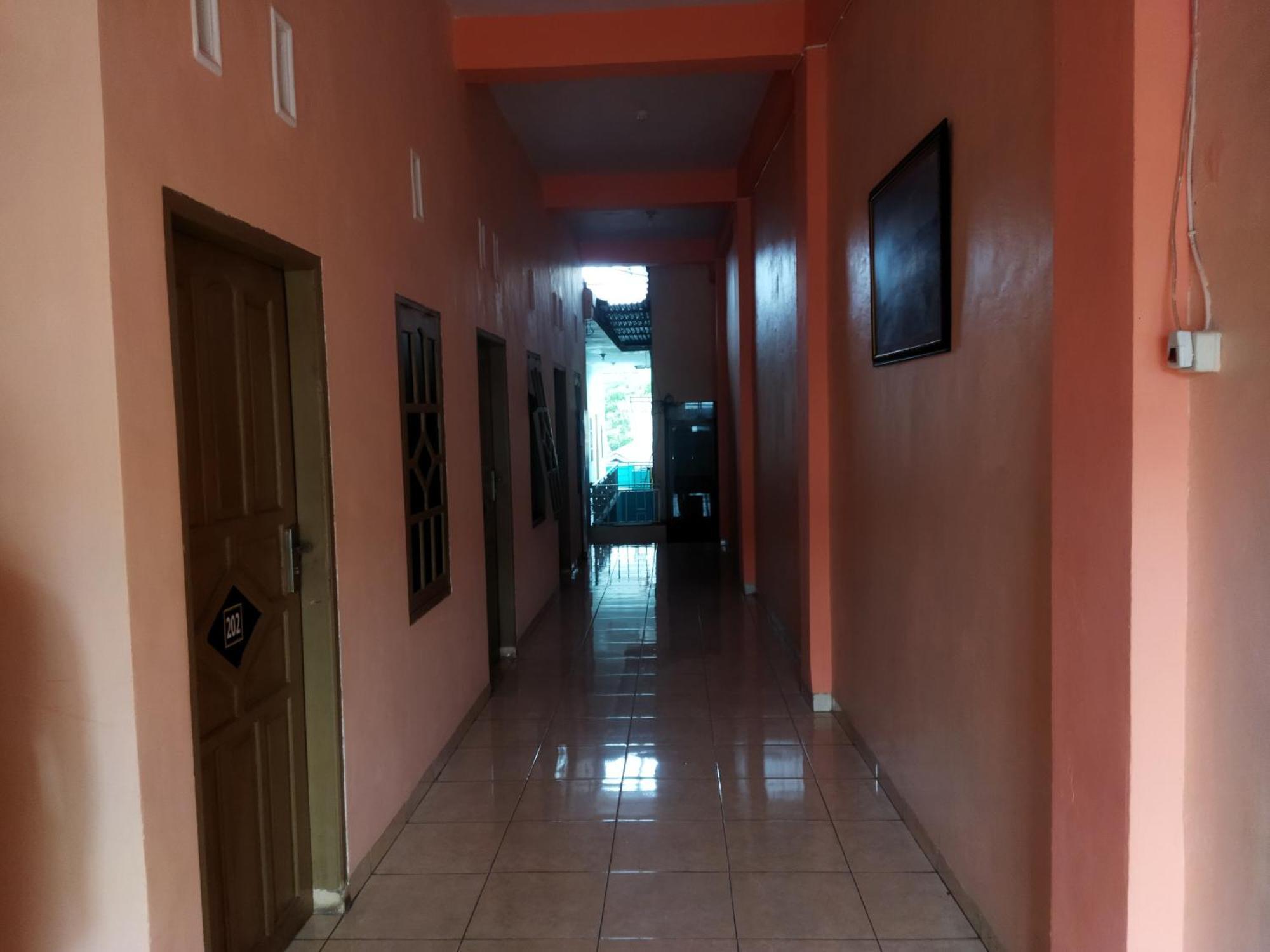 Oyo 92231 Penginapan Tanjung Alang Syariah Makassar Kültér fotó